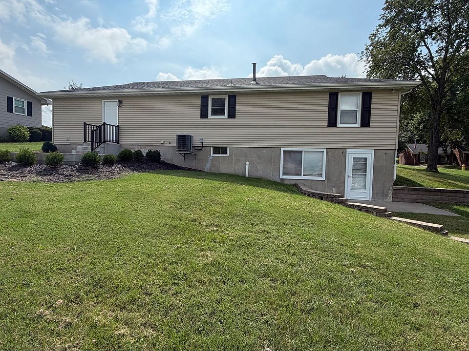 1st image of 1003 Rose Ln