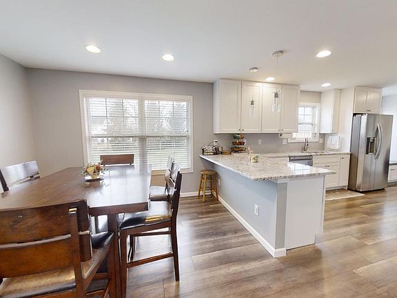 4th image of 307 Woodside Ct Unit 72