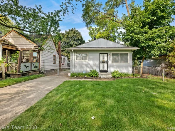 18701 Shiawassee Dr, Detroit, MI 48219