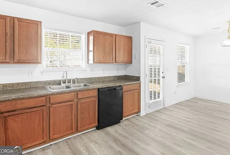 305 Nunnally Dr — Photo 9
