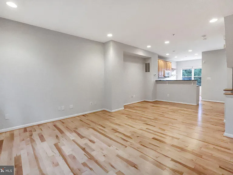 2133 12th Pl NW — Photo 4
