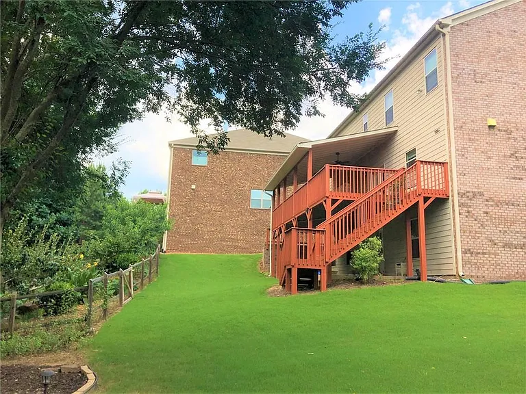 550 Nichols View Way — Photo 3