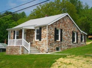 302 Hill Ave, Pembroke, VA 24136