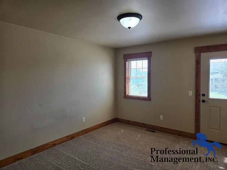 2035 Lake Hills Dr — Photo 6
