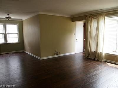 4th image of 1147 Eastwood Ave