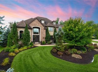 3600 Oxford Cir, Westlake, OH 44145