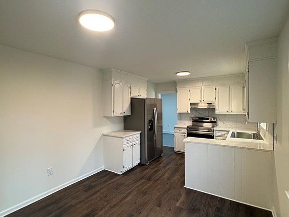 3rd image of 245 Willow Ct