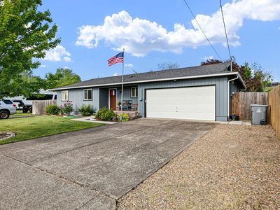 755 N 8th St, Harrisburg, OR, 97446