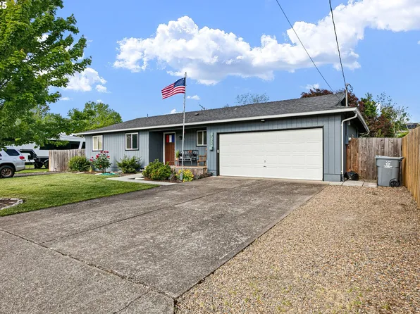 755 N 8th St, Harrisburg, OR 97446