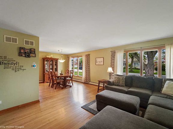 3rd image of 10429 S Lavergne Ave