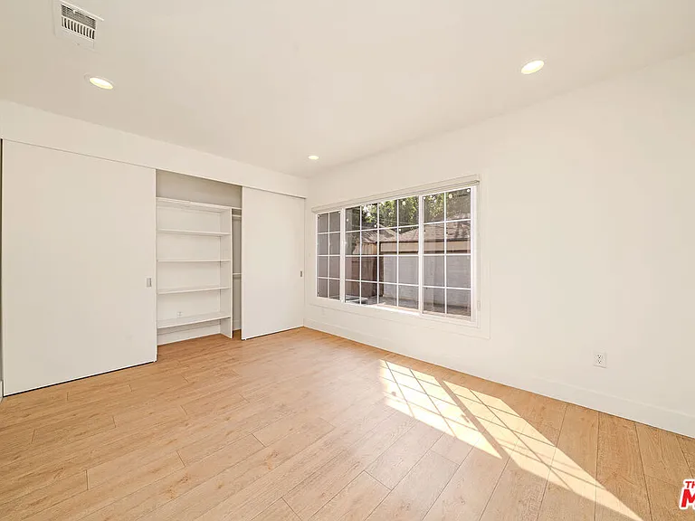 5430 Monroe St — Photo 16