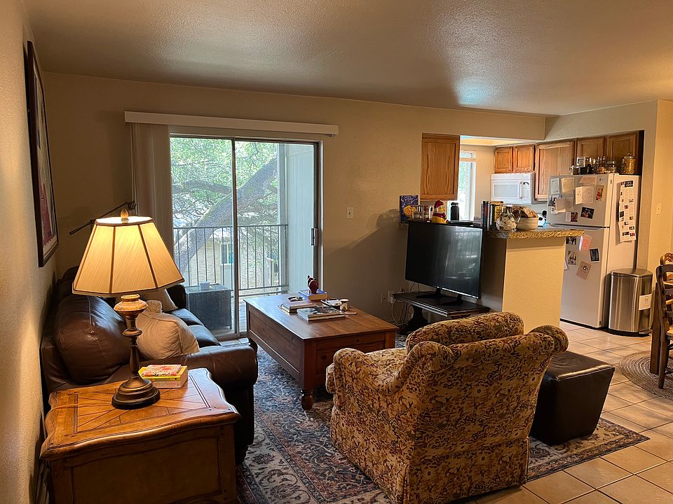 1st image of 3018 S 1st St APT 215