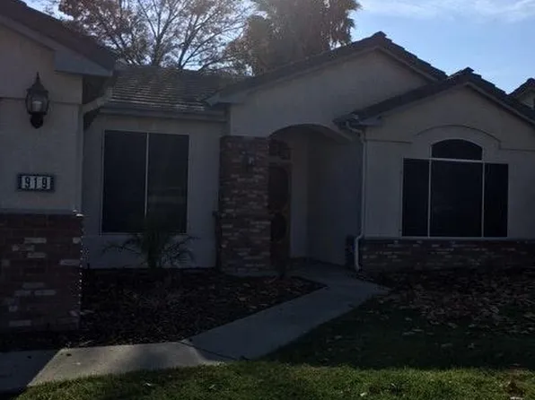 919 W Orange St, Hanford, CA 93230