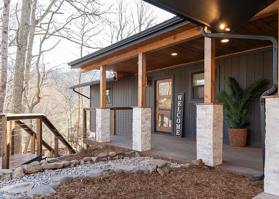 1st image of 435 Hemlock Ln
