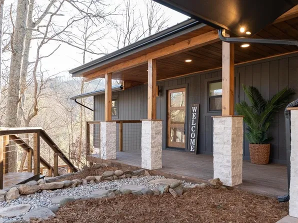 435 Hemlock Ln, Sevierville, TN 37876