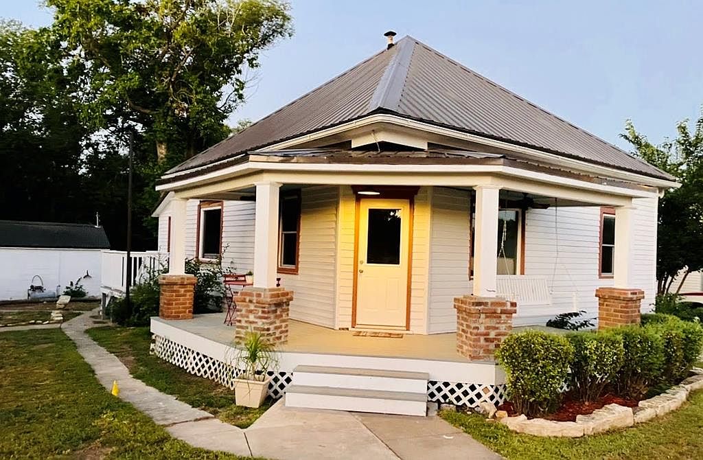 215 W North St, Lincoln, KS 67455 Zillow