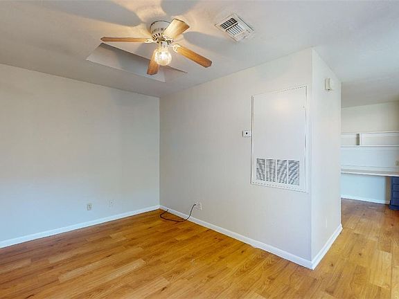 3rd image of 725 Peppertree Dr APT 29