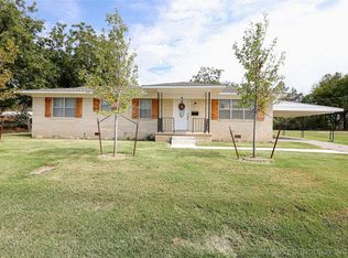 521 W 10th St, Sulphur, OK 73086