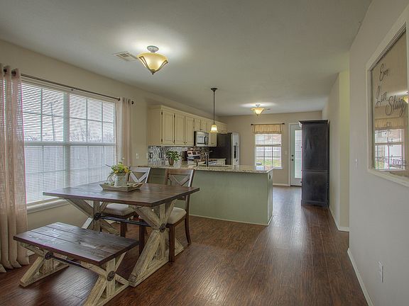 5th image of 120 W Lee Ave