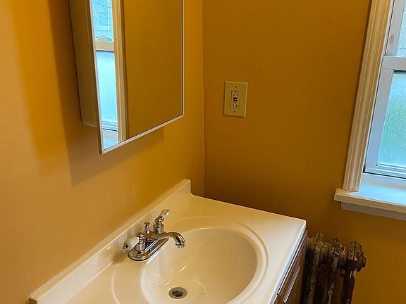 3rd image of 3643 Richmond St Floor 2