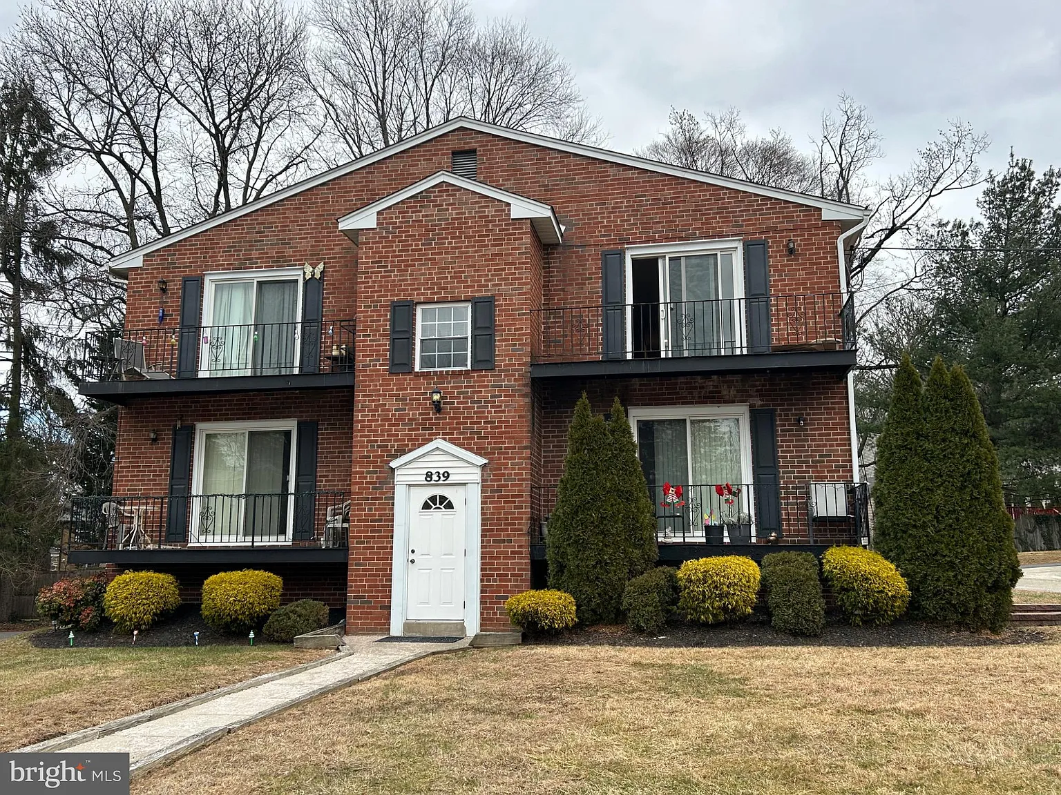 2 bed, 1.0 bath, 3680 sqft, $1,795 — Photo 2