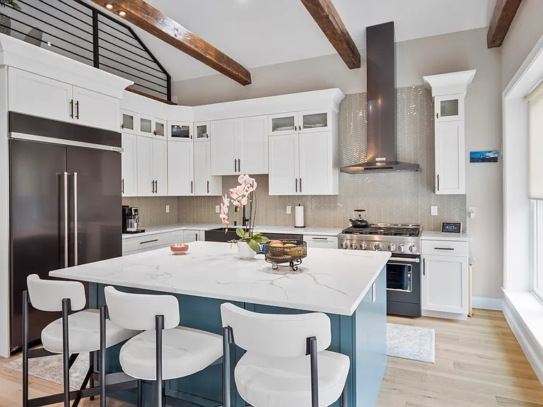 140 Middlesex St #3 — Photo 4