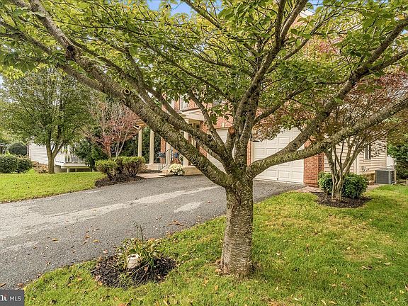 4th image of 4000 Bowling Green Ln