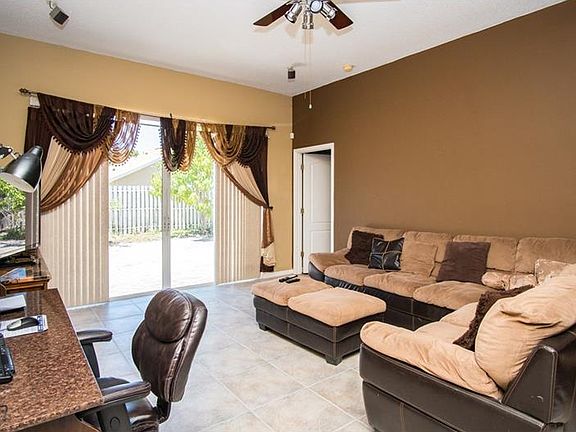 4th image of 650 Whispering Cypress Ln