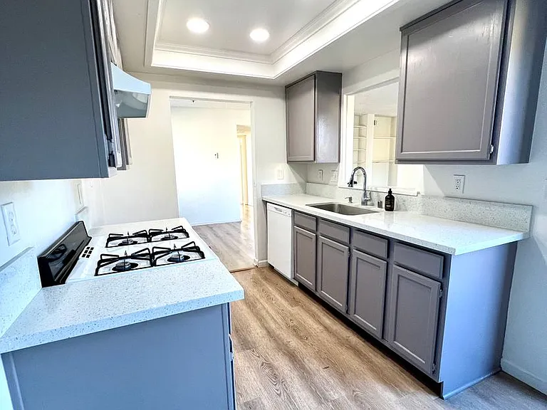 7921 Moonshadow Cir — Photo 4