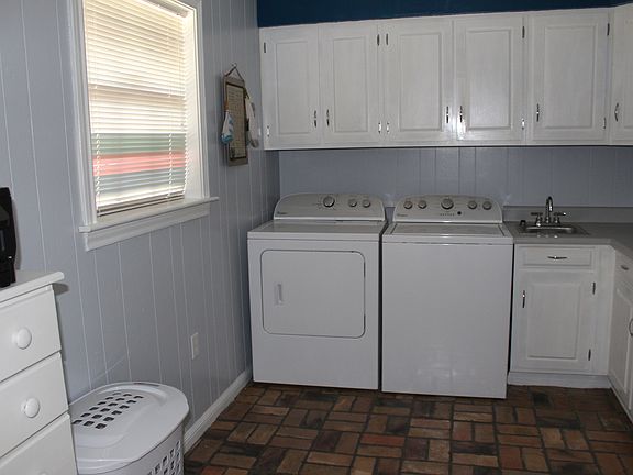 4th image of 1182 Saint James St