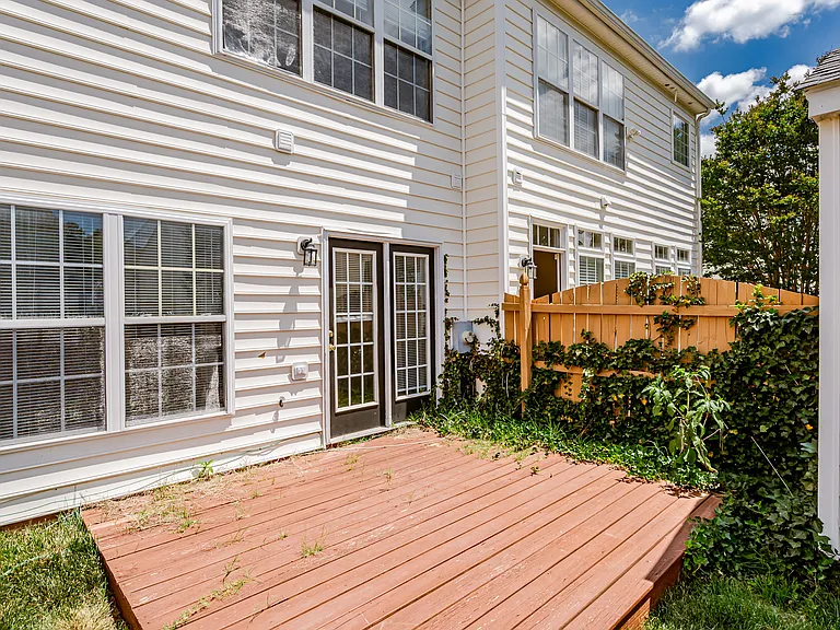 1429 New Haven Ct — Photo 5