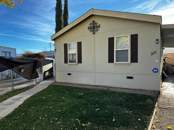 5711 Columbia Way Space 221, Lancaster, CA 93536