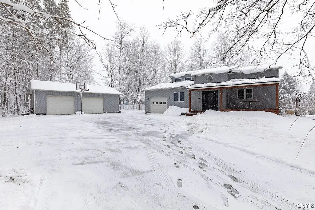 48 Collins Ter photo 1