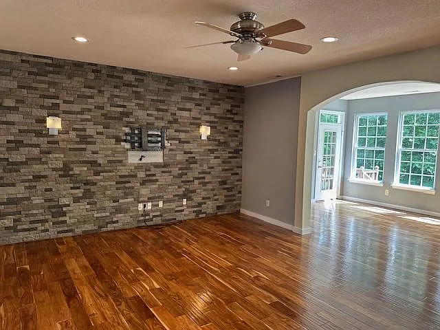 2565 Kentucky Derby Dr — Photo 7