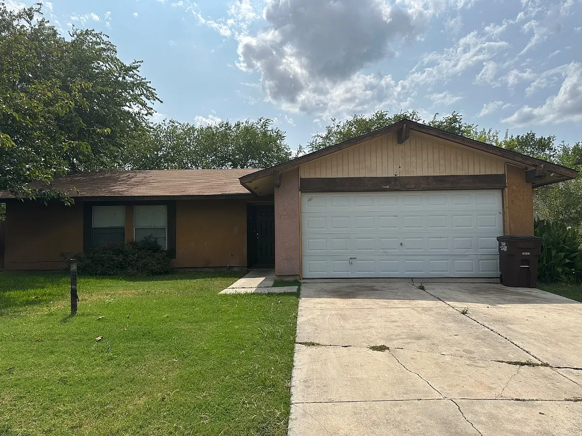3 bed, 1168 sqft, $1,850 — Photo 1