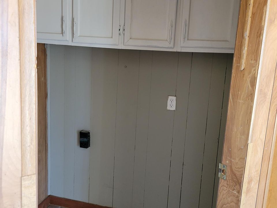 Washer & dryer hook-ups