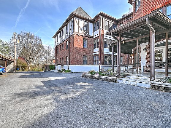 5th image of 701 W Locust St APT 16