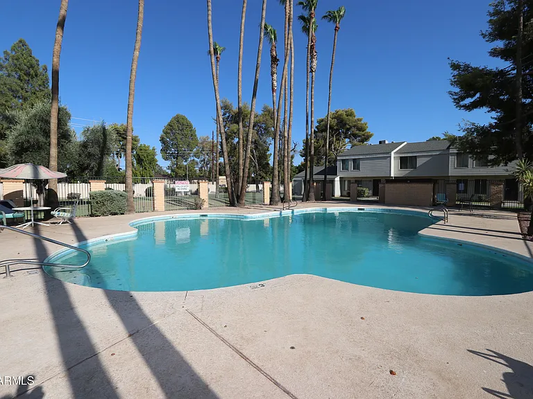 6624 S Palm Dr — Photo 6