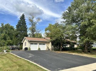 14 Surrey Ln, Forsyth, IL 62535
