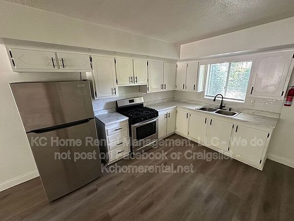 5th image of 1705 N 76th Ter