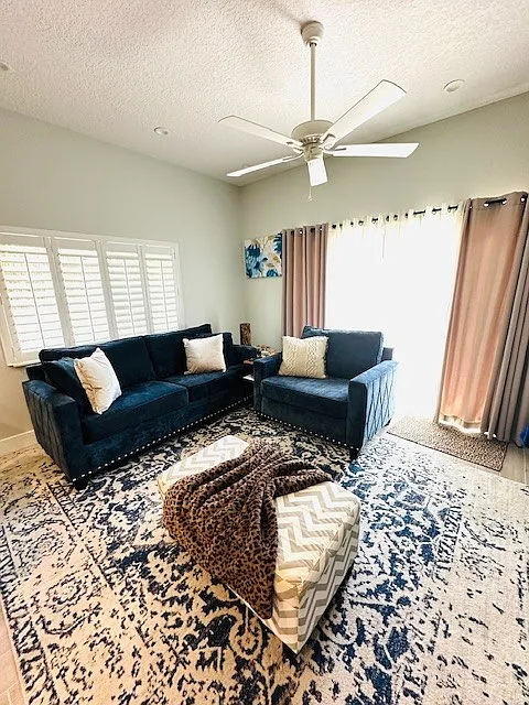 2 bed, 1.5 bath, 998 sqft, $2,500 — Photo 3