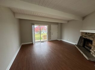 313 Meadow Green Ln, Round Lake Beach, IL 60073