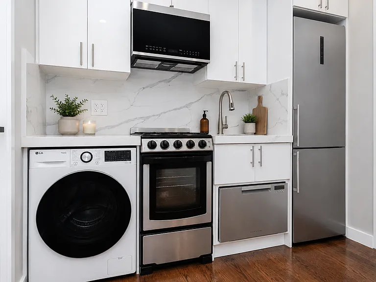 216 Thompson St #4R — Photo 3