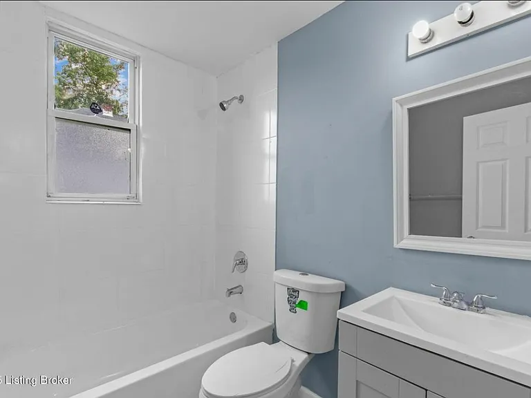 2220 W Oak St — Photo 10