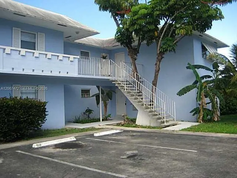 7550 SW 82nd St #F204 — Photo 1