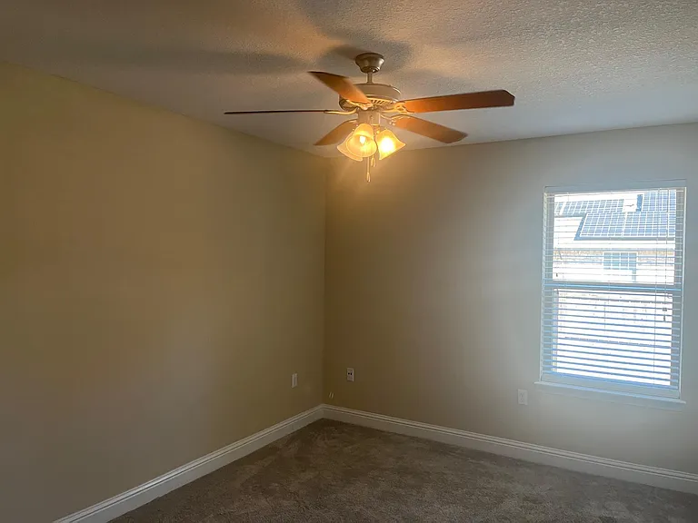 1950 Alamanda Ct — Photo 13