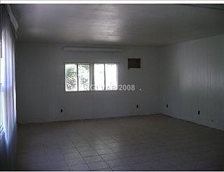 4th image of 1215 Chapman Dr