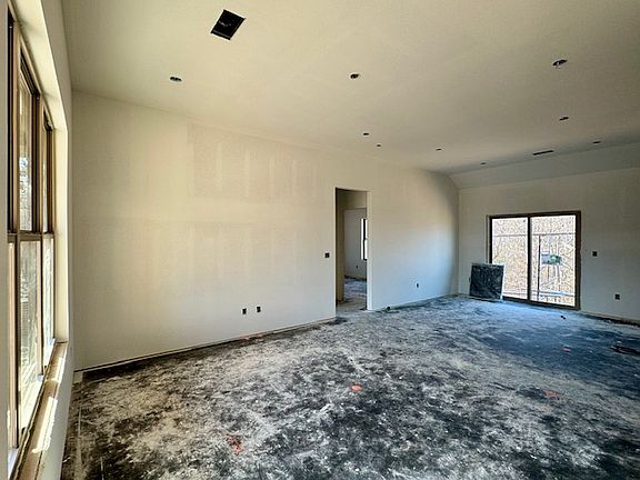 3rd image of 27 Berkshire Dr