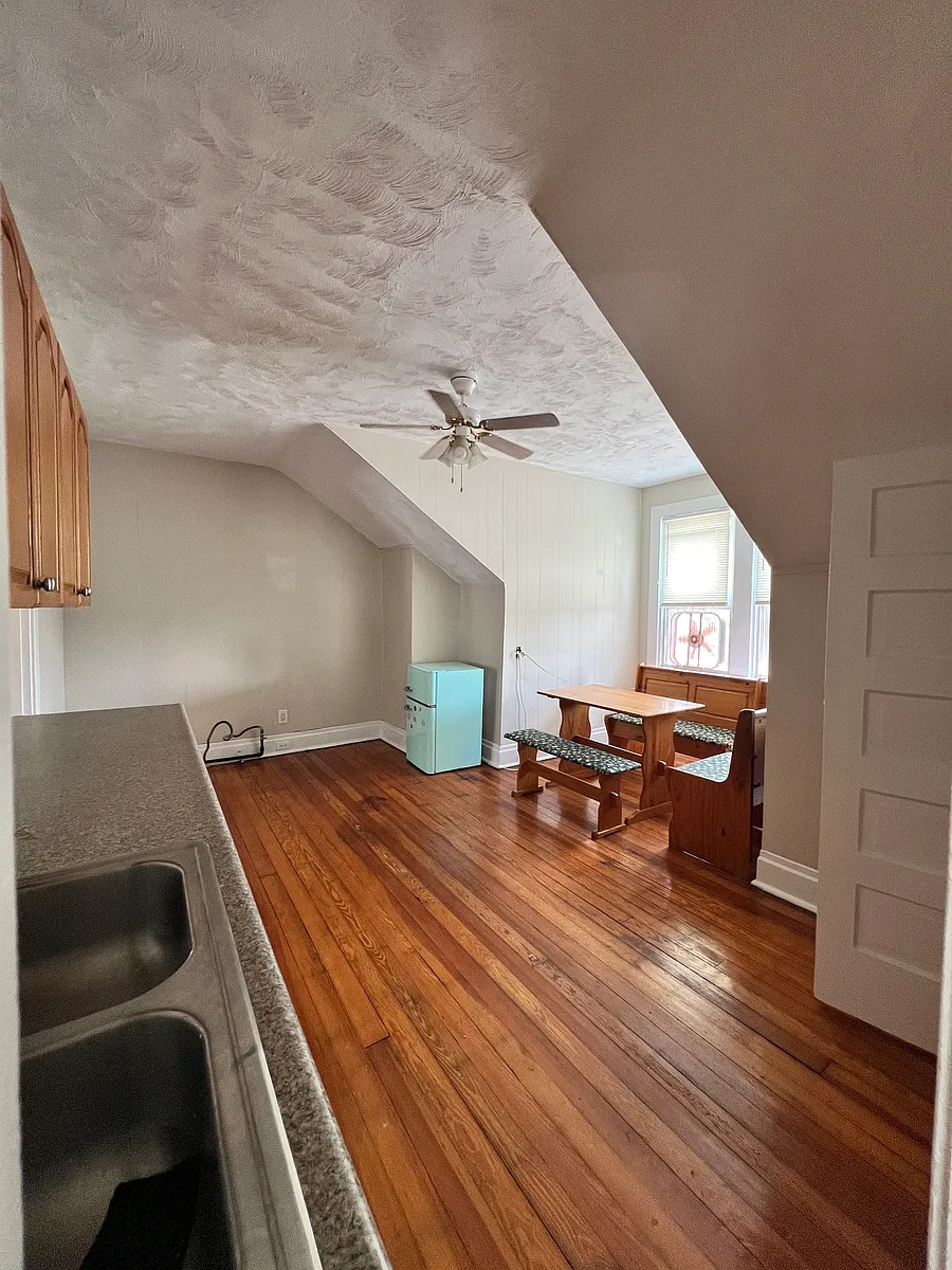 Building Photo - 1317 Broadway Ave #3