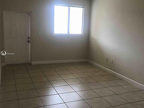 2nd image of 1543 SE 25th St Unit 201